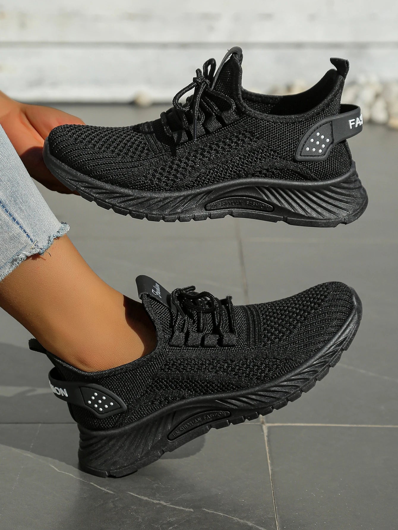 Shoes women fall 2024 new fashion leisure sports single shoes wholesale cross-border factory trend fly weaving women shoes
