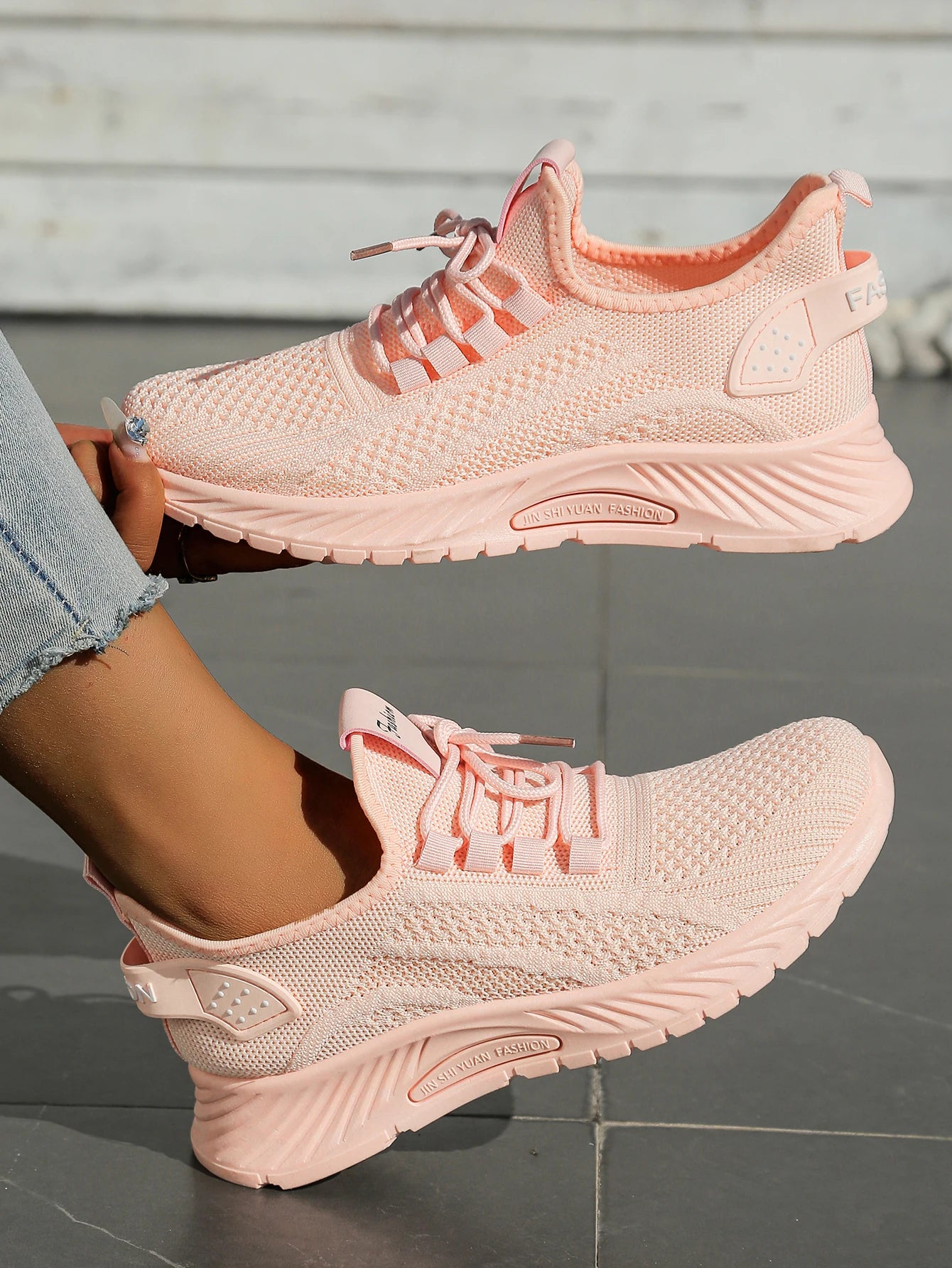 Shoes women fall 2024 new fashion leisure sports single shoes wholesale cross-border factory trend fly weaving women shoes