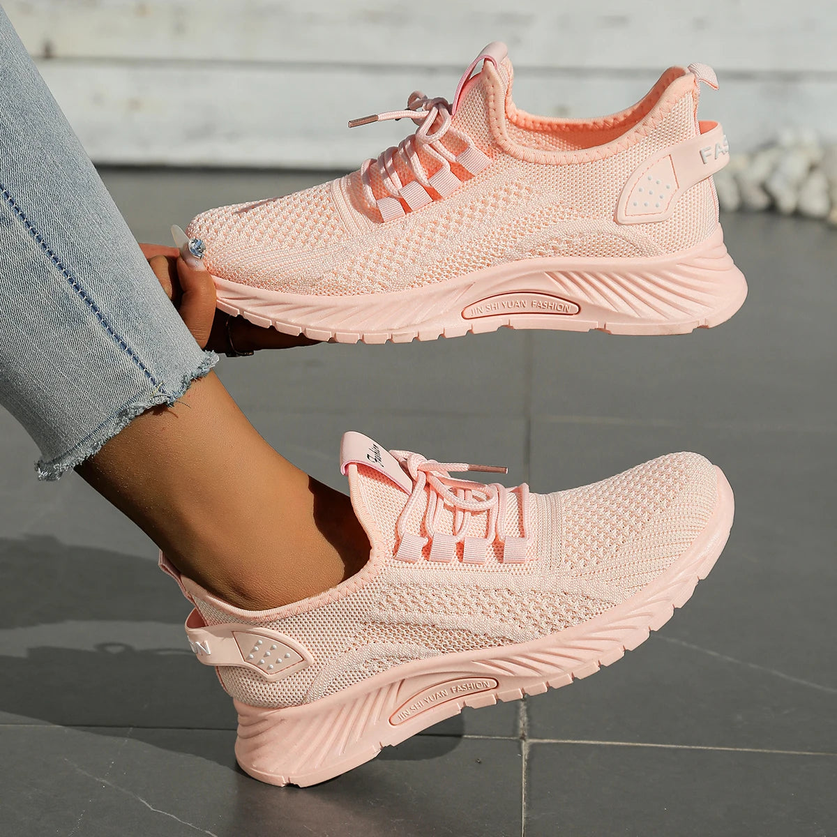 Shoes women fall 2024 new fashion leisure sports single shoes wholesale cross-border factory trend fly weaving women shoes